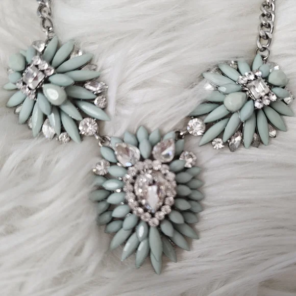 Natasha Gorgeous Necklace. 📿 - Picture 3 of 9